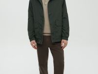 Ветровка с капюшоном свободного силуэта