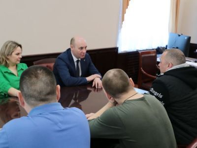 Отпускники идут потоком