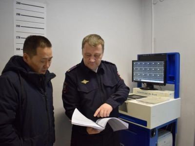 Директор Якутской кадетской школы посетил дежурную часть Северо-Восточного ЛУ МВД РФ на транспорте