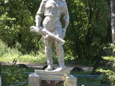 Братская могила 6 советских воинов, погибших в 1943 г. в бою с немецко-фашистскими захватчиками