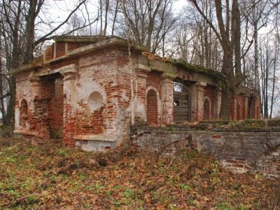 Две хозяйственных постройки