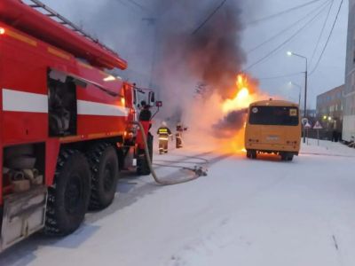 В Покровске загорелся школьный автобус