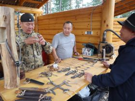 На Ысыахе Олонхо определят лучших изготовителей хомусов, колокольчиков, луков и ножей