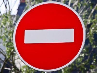 В Якутске временно ограничат движение транспорта по улице Федора Попова