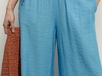 Широкие брюки на резинке