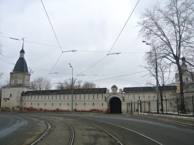 Сохранившиеся части стен и башен