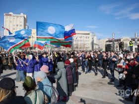 Более тысячи якутян станцевали осуохай на площади Республики