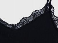 Топ в рубчик с декором из кружева, Черный