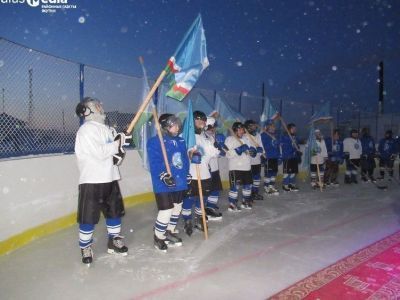 В якутском селе открыли хоккейный корт
