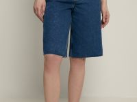 Джинсовые шорты с потертостями