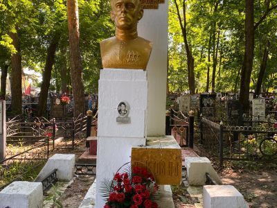 Могила Н.А. Залетова, первого в СССР полного кавалера ордена Славы