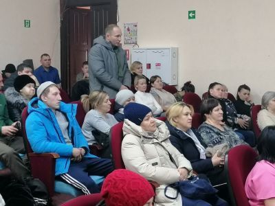 В Алмазном говорили о медицине, жилье и собаках