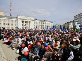 В Якутске чествовали трудовые династии, лауреатов премии и ветеранов профсоюзного движения
