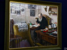 В Якутске открылась выставка «Эволюция образа Толстого: от Ге до Гинцбурга»