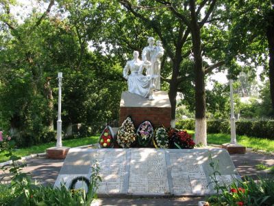 Братская могила с захоронением воинов, погибших в период Великой Отечественной войны 1941—1945 гг.