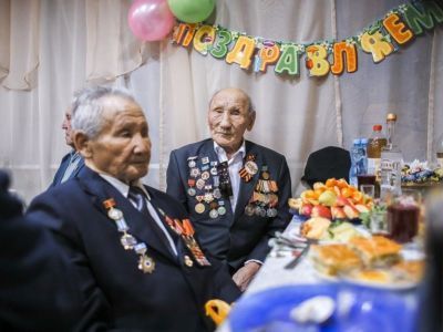 В социальной столовой Якутска поздравили ветеранов