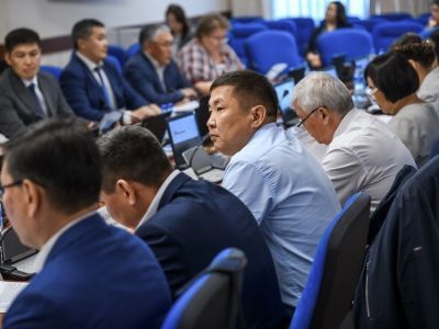 Члены правительства доложили главе Якутии об исполнении данных им персональных поручений