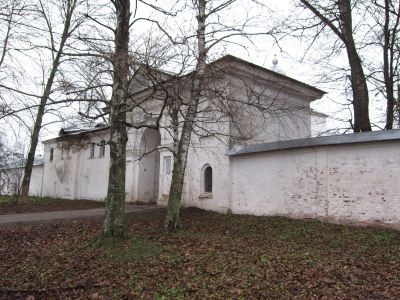 Ворота южные (четверик бывшей колокольни)