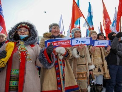 За Россию! За президента! За наших! Якутяне отмечают Крымскую весну