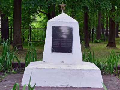 Памятник на братской могиле борцов революции