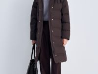 Пуховое стеганое пальто с капюшоном