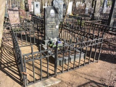 Могила Сазонова Николая Петровича (1907-1965 г.г.) - Героя Советского Союза