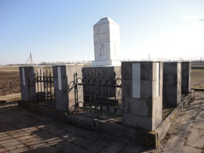 Братская могила красноармейцев, погибших за власть Советов в годы гражданской войны