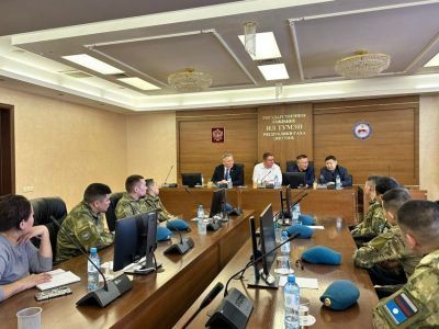 Сенатор Сахамин Афанасьев встретился с инструкторами центра «Воин»