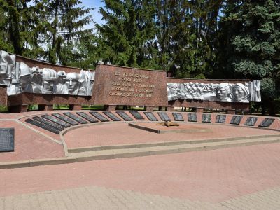 Братская могила советских воинов