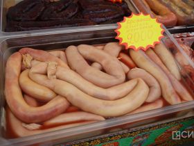 Мясо, рыба, овощи, ягоды и хлеб: в Якутске открылась ярмарка местных производителей «Продовольствие-2026»