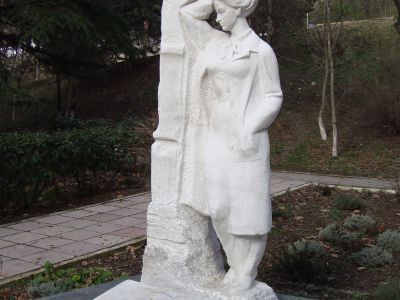 Памятник доктору медицины Н.П.Сусловой