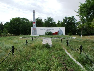 Памятный знак в честь воинов-односельчан, погибших в годы Великой Отечественной войны