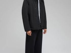 Утепленная куртка с капюшоном