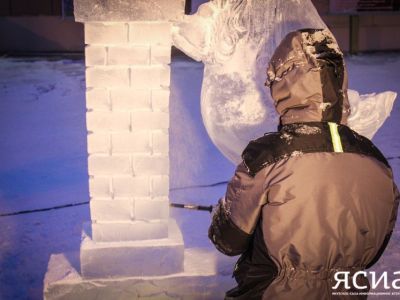 В Нижнем Бестяхе начался конкурс ледовых скульптур «Новогодняя фантазия»
