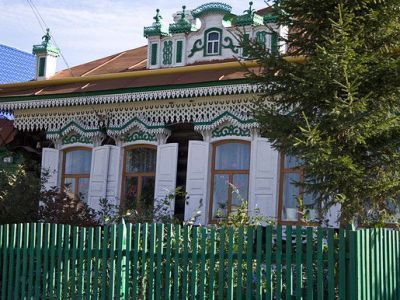 Дом жилой с воротами