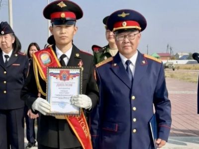 Сотрудники следственных органов приняли участие в торжественной линейке Якутской кадетской школы-интерната