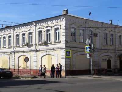 Дом жилой с магазином