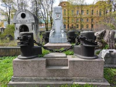 Могила Бутакова Г.И. (1820-1882), адмирала