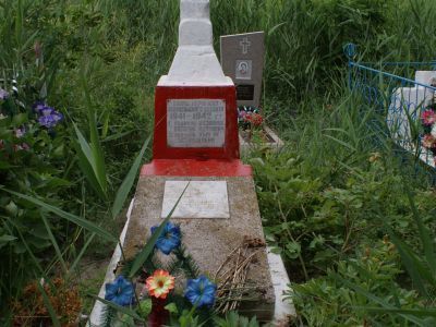 Братская могила советских воинов