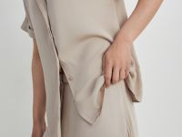 Блузка с коротким рукавом и воротником-стойкой