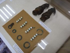 Предметы из захоронений потомков Тыгын Дархана показали в Якутске