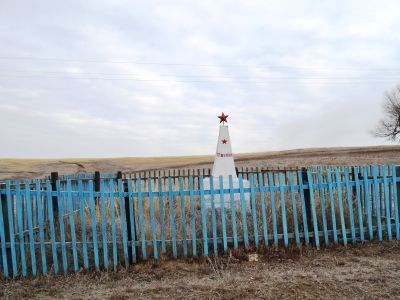 Могила комиссара красноармейского отряда, погибшего в годы гражданской войны
