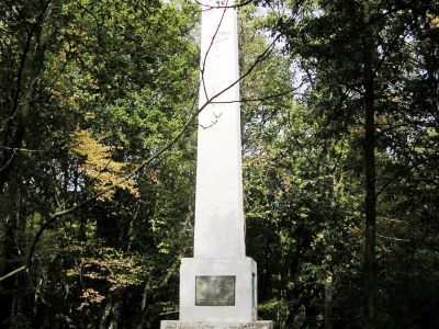 Памятный знак в честь окончания строительства дороги Симферополь-Алушта