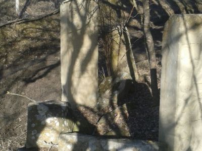 Стелы надмогильные