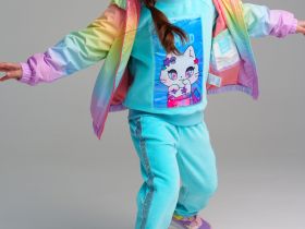 Куртка текстильная с полиуретановым покрытием для девочек (ветровка)