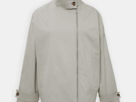 Ветровка с асимметричной застежкой