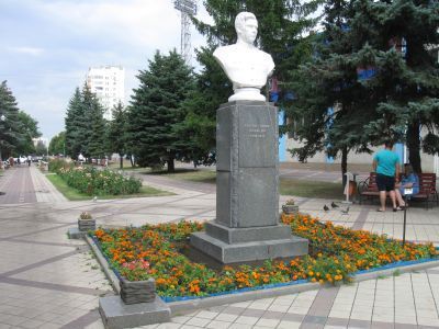 Памятник генерал-майору М.П. Лебедь