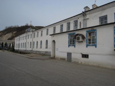 Трапезный корпус с домовой церковью Сицилийской иконы Божией Матери