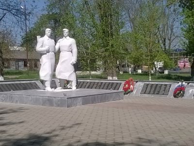 Братская могила 224 советских воинов, погибших в боях с фашистскими захватчиками