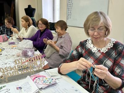 Бабушки Якутска подготовили подарки для участников спецоперации ко Дню защитника Отечества